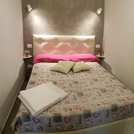Charmig Santa Croce Apartamento Florencia